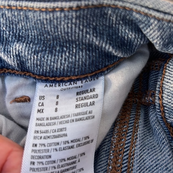 American Eagle size 8 regular stretch distressed mom jeans - Picture 5 of 13